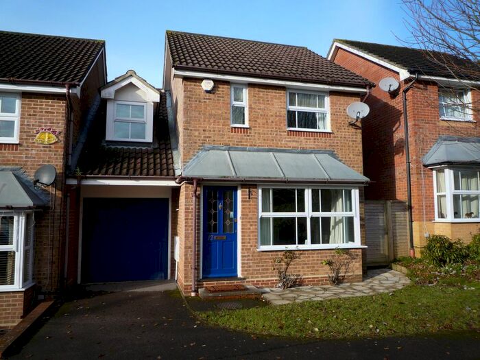 3 Bedroom Link Detached House To Rent In Speedwell Way, Thatcham, RG18