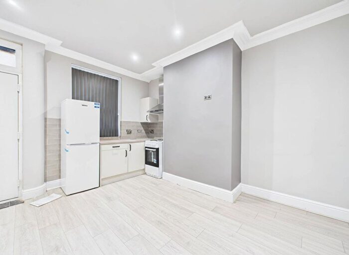 2 Bedroom Terraced House To Rent In Recreation Place, Leeds, LS11