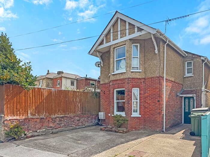 4 Bedroom Detached House For Sale In Victoria Place, Ryde, PO33