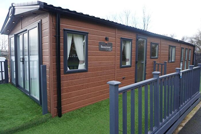 2 Bedroom Mobile/park Home For Sale In West Lane, Dalton On Tees, Darlington, DL2