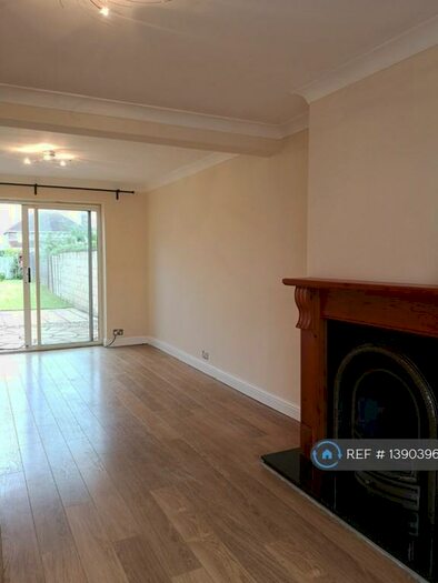 3 Bedroom Semi-Detached House To Rent In Northern Road, Swindon, SN2