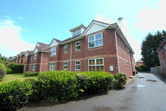 2 Bedroom Flat To Rent In Richmond Park Road, Bournemouth, BH8