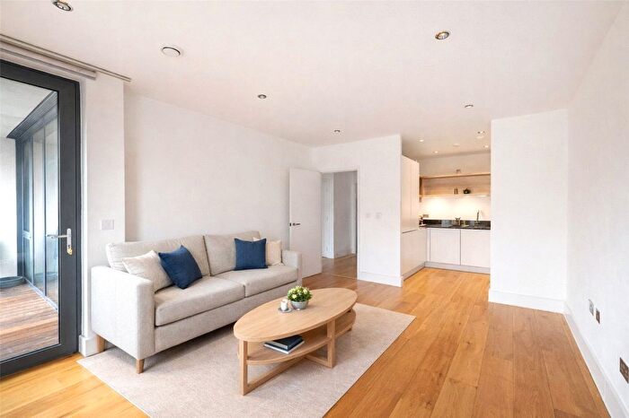 1 Bedroom Flat To Rent In Faraday Road, North Kensington, London, W10