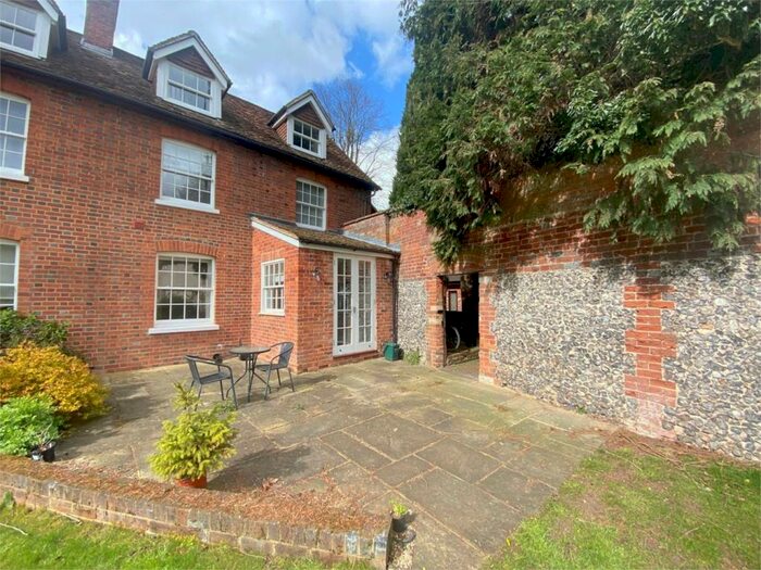 2 Bedroom End Of Terrace House To Rent In Henley-on-Thames, Oxfordshire, RG9