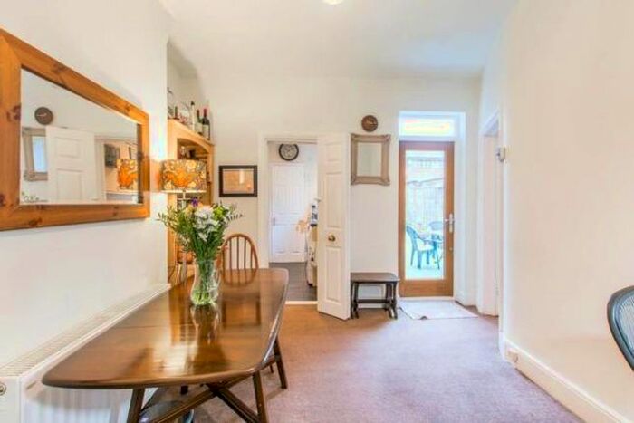 2 Bedroom Flat To Rent In Hove Avenue, London, E17