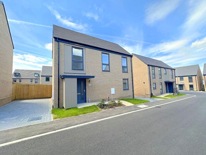 2 Bedroom Detached House To Rent In Farmstead Close, Luton, LU4
