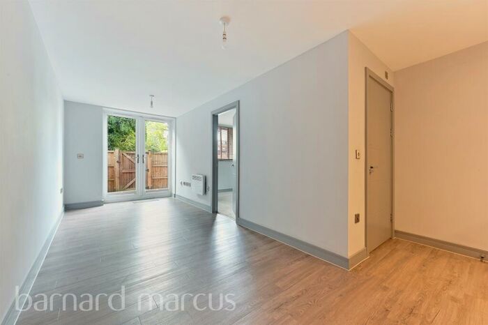 1 Bedroom Apartment To Rent In Park Terrace, Worcester Park, KT4