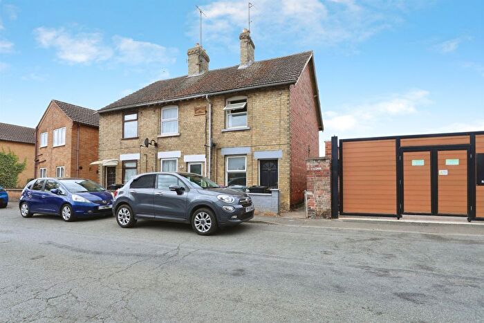 2 Bedroom End Terrace House For Sale In Meadowgate, Bourne, PE10
