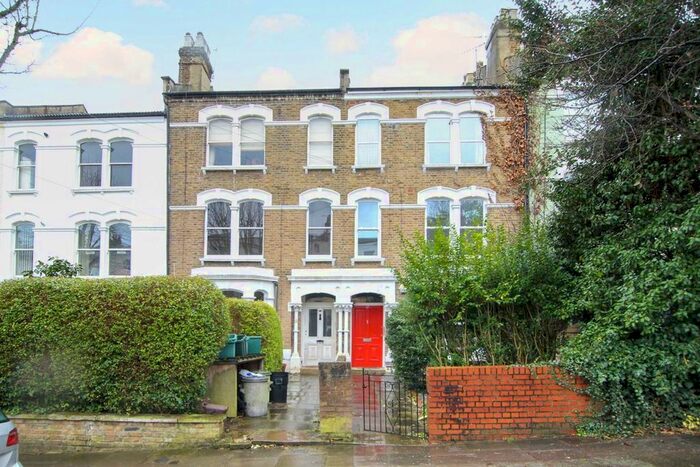 3 Bedroom Flat To Rent In Miranda Road, London N19