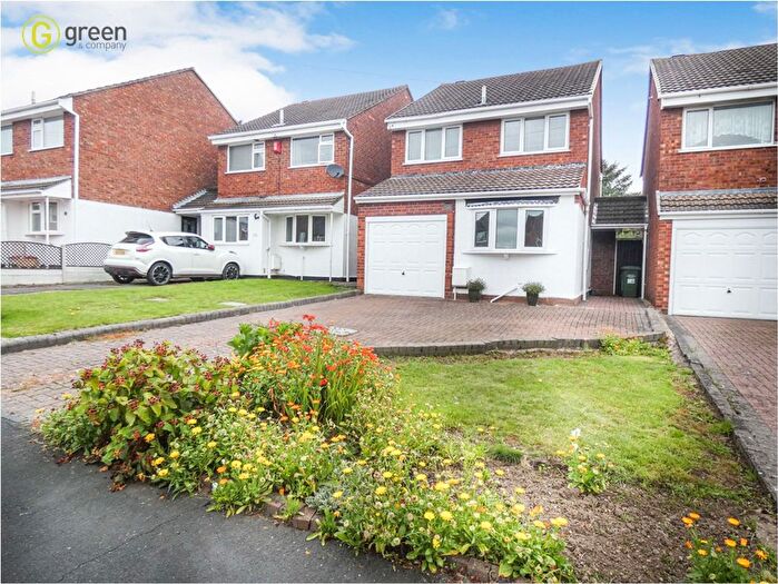 3 Bedroom Detached House To Rent In Stephenson Close, Glascote, B77