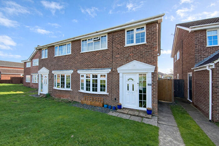 3 Bedroom Semi Detached House For Sale In Somerset Avenue, Yate, BS37