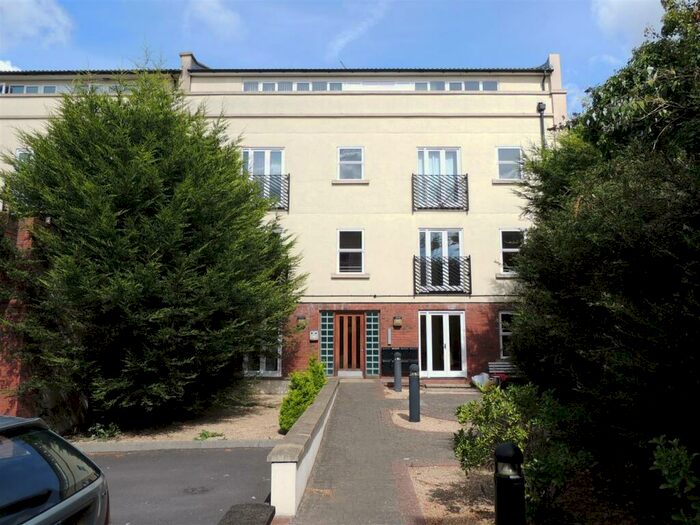 1 Bedroom Apartment To Rent In Waterloo Road, Old Market. Bristol, BS2