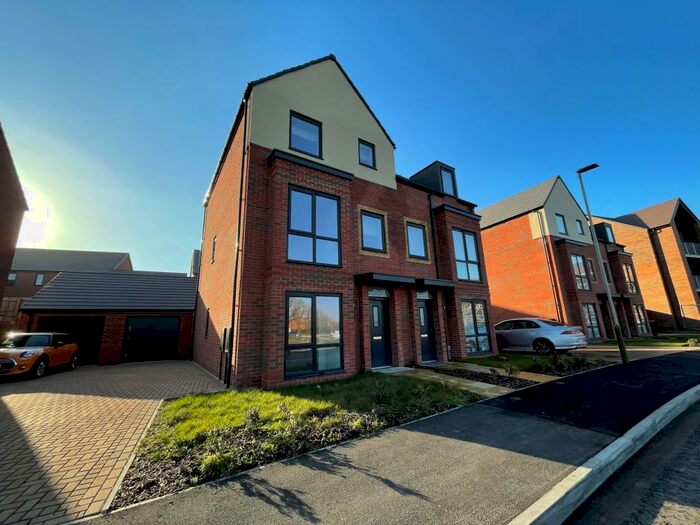 3 Bedroom Semi-Detached House To Rent In Round Meadow Road, Leicester, LE4