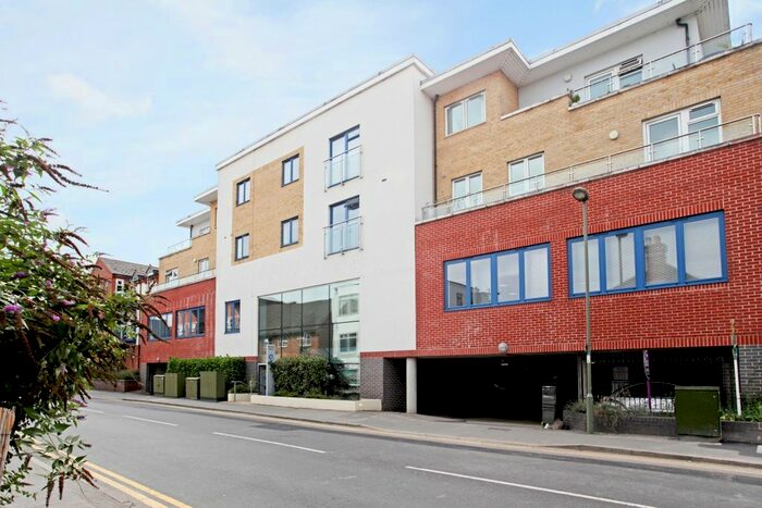 2 Bedroom Flat To Rent In Walnut Tree Close, Guildford, GU1