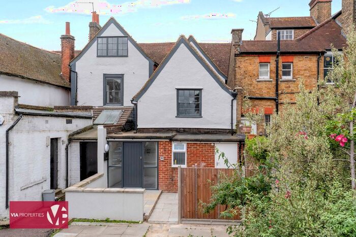 3 Bedroom Flat To Rent In Library Mews, Brewery Road, Hoddesdon, EN11