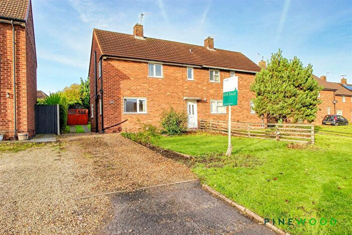 2 Bedroom Semi Detached House For Sale In Ringwood Avenue, Newbold, Chesterfield, Derbyshire, S41