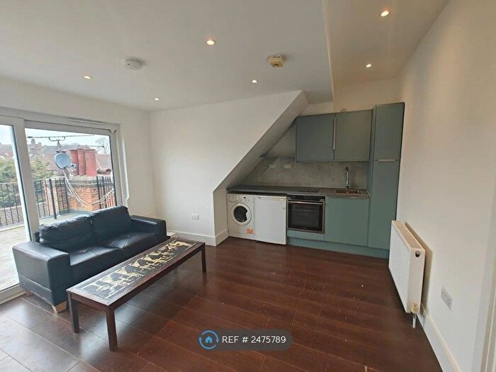 2 Bedroom Flat To Rent In Vivian Avenue, London, NW4