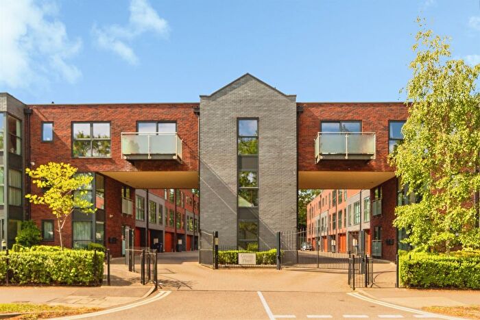 2 Bedroom Flat For Sale In Groom Place, Welwyn Garden City, AL7
