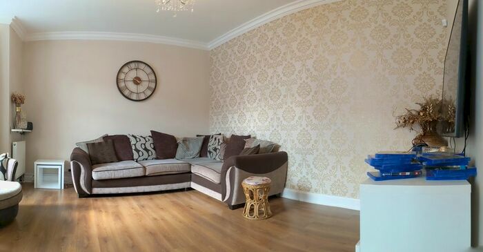 5 Bedroom Terraced House To Rent In St Albans Road, Seven Kings, IG3