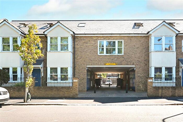 1 Bedroom Flat To Rent In Beresford Road, Walthamstow, London, E17