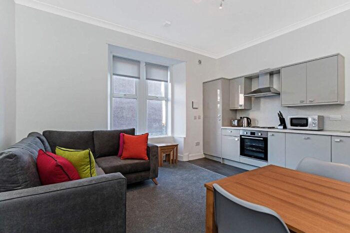 2 Bedroom Flat To Rent In Step Row, West End, Dundee, DD2