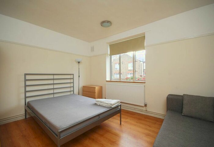 4 Bedroom Flat To Rent In Jebb Avenue, Brixton Hill, London, SW2