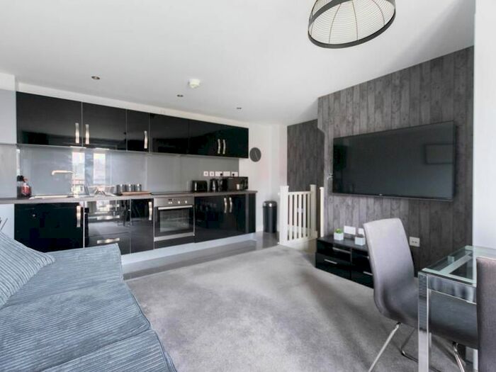 2 Bedroom Property To Rent In Holts Crest Way, Leeds, LS12