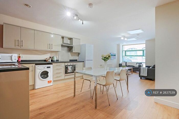 4 Bedroom Flat To Rent In Bells Square, Sheffield, S1