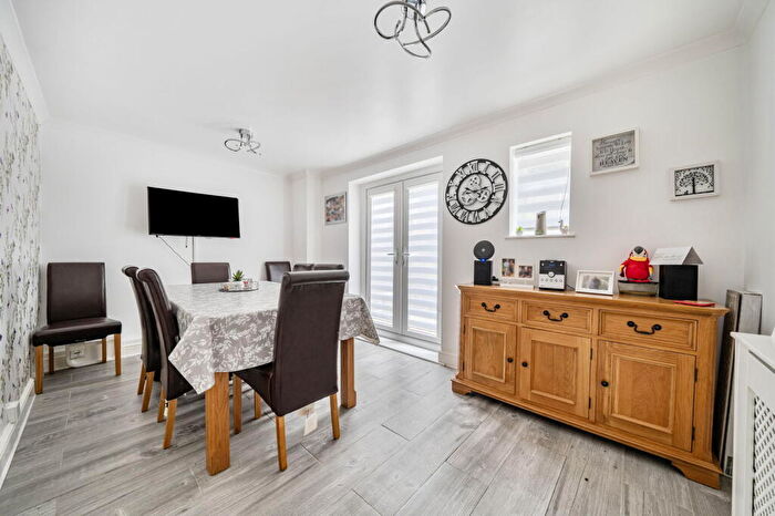 3 Bedroom Semi-Detached House For Sale In Laurel Close, Southampton, SO19