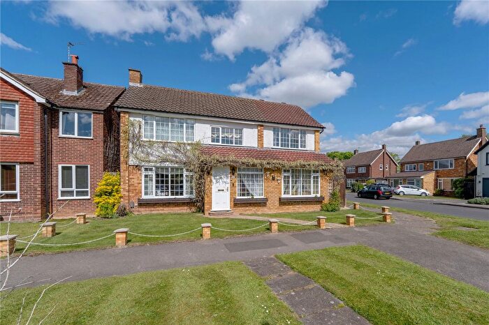 4 Bedroom Detached House For Sale In Chestnut Walk, Shepperton, TW17