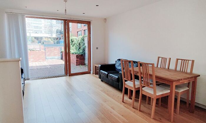 3 Bedroom Town House To Rent In Bedroom Townhouse – Vimto Gardens, Barrow Street, Salford, M3