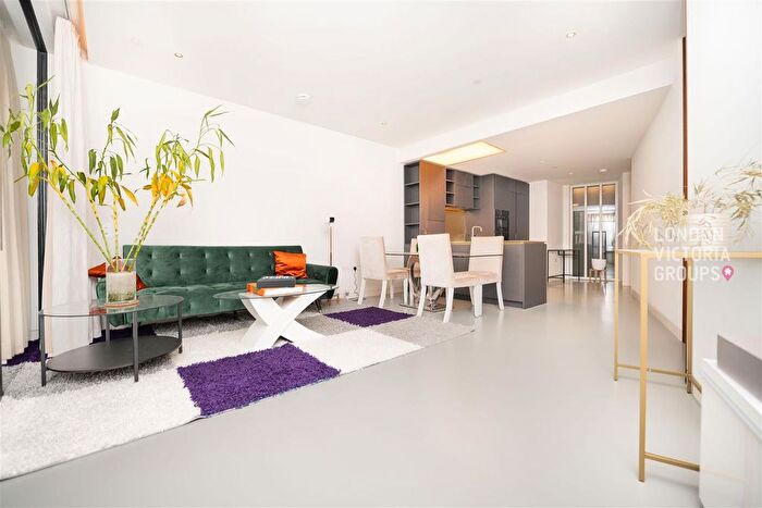 1 Bedroom Flat For Sale In Gasholders Building, Lewis Cubitt Square, London, N1C