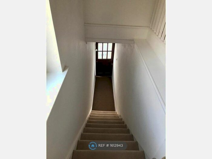 1 Bedroom Flat To Rent In Hale Grove Gardens, London, NW7