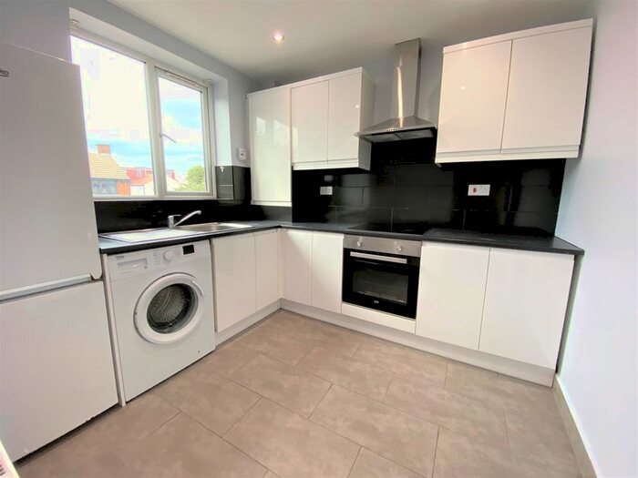 2 Bedroom Flat To Rent In Lincoln Road, Wembley, London, HA0