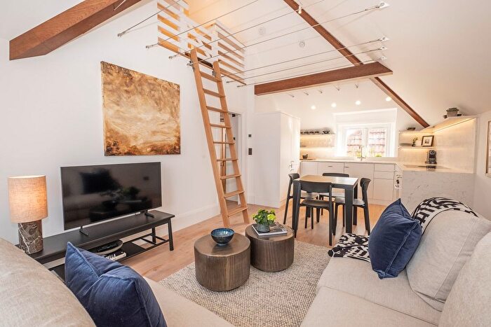 2 Bedroom Flat To Rent In Strawberry Hill Road, Twickenham, TW1