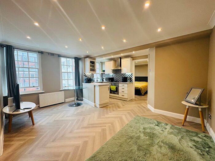 2 Bedroom Flat To Rent In Bed Flat, Park West, Hyde Park Estate, W2