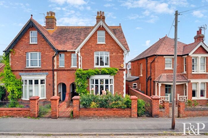 5 Bedroom Semi-Detached House For Sale In Chinnor Road, Thame, OX9