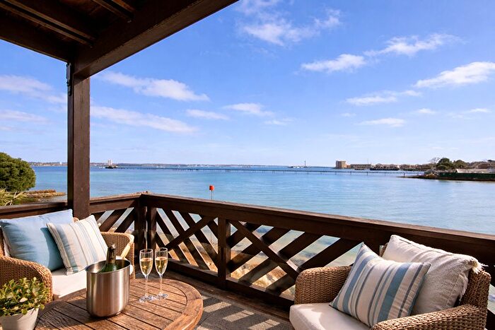 2 Bedroom Flat For Sale In Shamrock Way, Hythe, Southampton, SO45