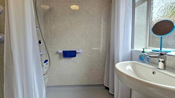 2 Bedroom Bungalow For Sale In Lincoln Road, Northborough, Peterborough, PE6