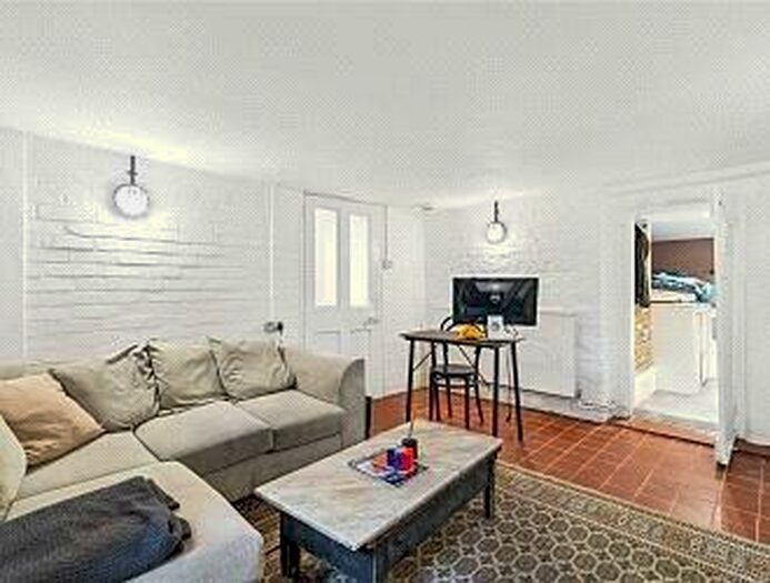 1 Bedroom Apartment To Rent In Newington Green Road, Islington, London, N1