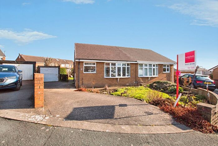 2 Bedroom Bungalow For Sale In Belgrave Grove, Halifax, West Yorkshire, HX3