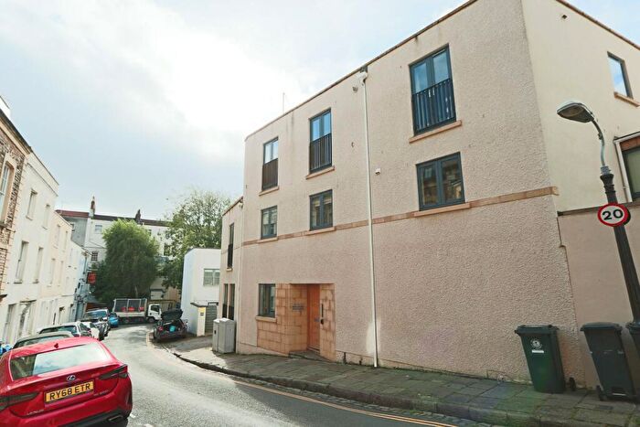 2 Bedroom Maisonette To Rent In Sion House, BS8
