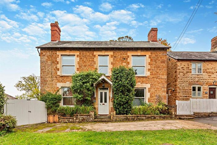 3 Bedroom House To Rent In North Vale House, OX7