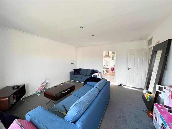2 Bedroom Apartment To Rent In Green Hall Mews, Wilmslow, SK9
