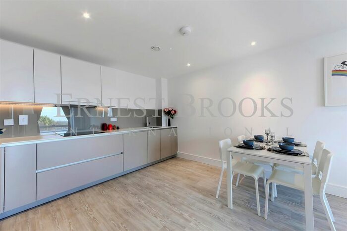 2 Bedroom Flat To Rent In Gaumont Place, Streatham Hill, London, SW2