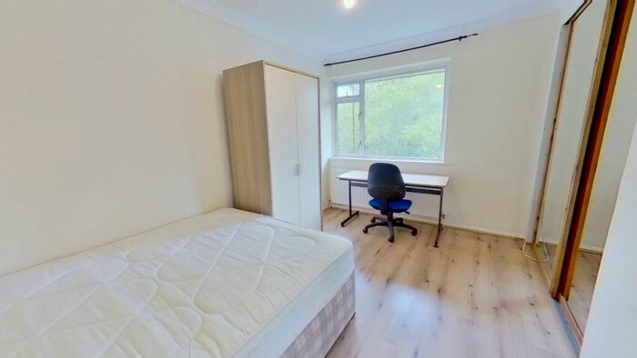 4 Bedroom Terraced House To Rent In Guildford Park Avenue, Guildford, GU2