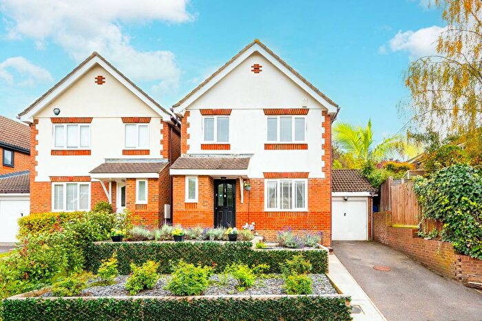 3 Bedroom Detached House For Sale In Turner Close, Burpham, Guildford, GU4
