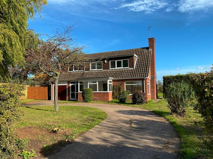 3 Bedroom Detached Bungalow For Sale In Swinethorpe, Newark, NG23