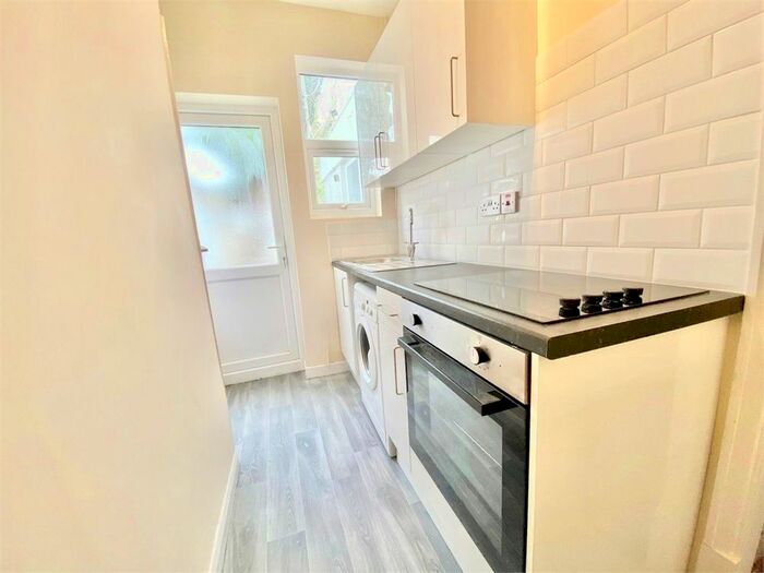 3 Bedroom Flat To Rent In Langley Park Road, Iver, Buckinghamshire, SL0