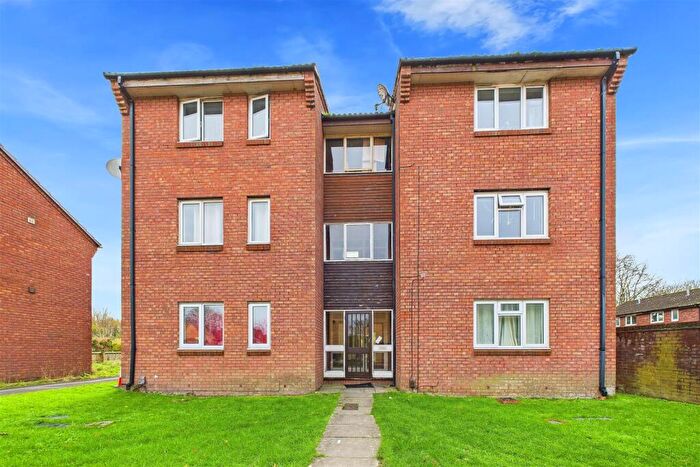 1 Bedroom Flat For Sale In Quiet Riverside Cul-de-sac Location, BS21